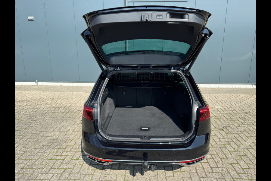 Volkswagen Passat Variant 1.5 TSI * R-Line * Pano dak * Trekhaak * Digi teller * AppleCarPlay *