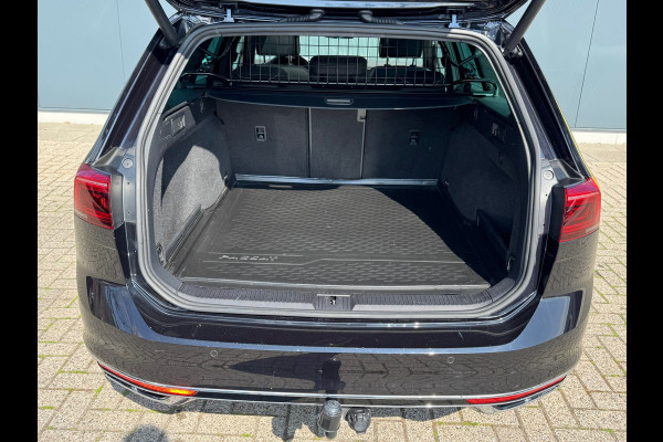 Volkswagen Passat Variant 1.5 TSI * R-Line * Pano dak * Trekhaak * Digi teller * AppleCarPlay *