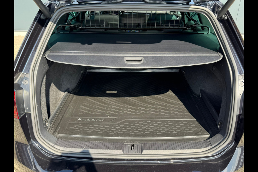Volkswagen Passat Variant 1.5 TSI * R-Line * Pano dak * Trekhaak * Digi teller * AppleCarPlay *