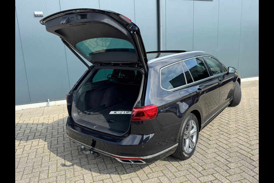 Volkswagen Passat Variant 1.5 TSI * R-Line * Pano dak * Trekhaak * Digi teller * AppleCarPlay *