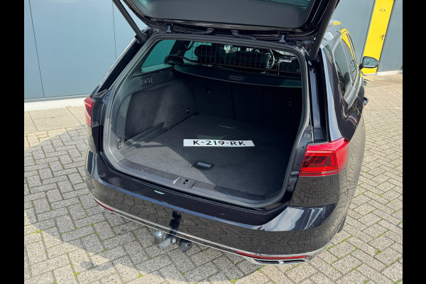 Volkswagen Passat Variant 1.5 TSI * R-Line * Pano dak * Trekhaak * Digi teller * AppleCarPlay *