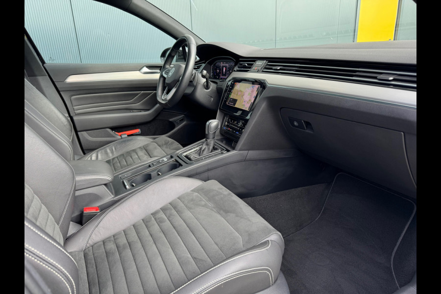 Volkswagen Passat Variant 1.5 TSI * R-Line * Pano dak * Trekhaak * Digi teller * AppleCarPlay *