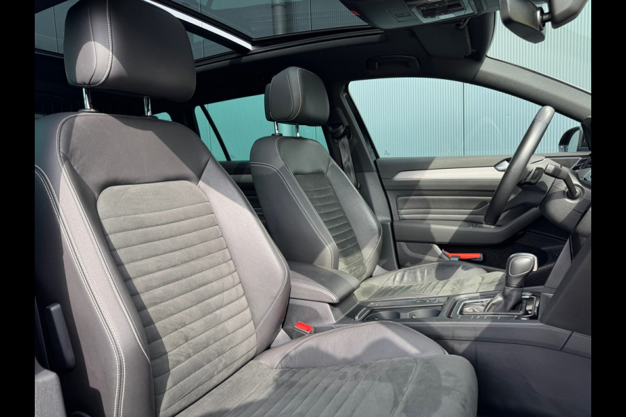 Volkswagen Passat Variant 1.5 TSI * R-Line * Pano dak * Trekhaak * Digi teller * AppleCarPlay *