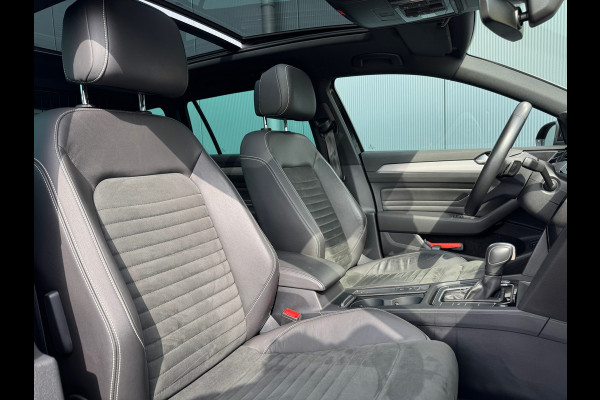 Volkswagen Passat Variant 1.5 TSI * R-Line * Pano dak * Trekhaak * Digi teller * AppleCarPlay *