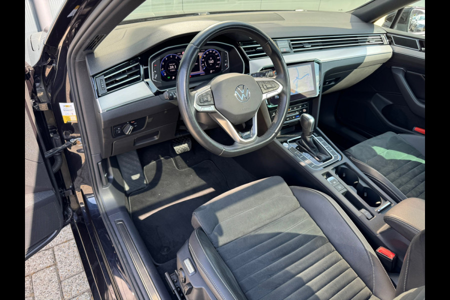 Volkswagen Passat Variant 1.5 TSI * R-Line * Pano dak * Trekhaak * Digi teller * AppleCarPlay *