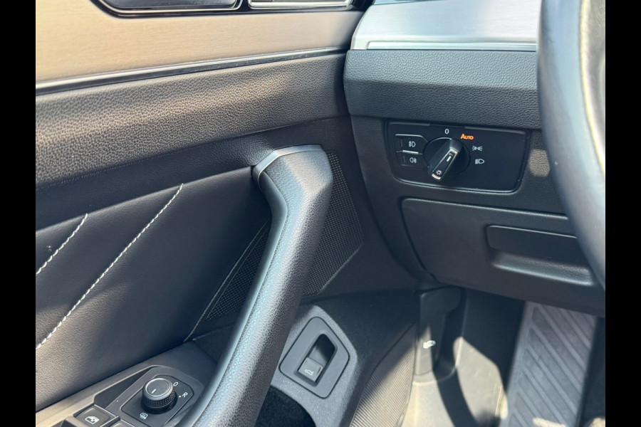 Volkswagen Passat Variant 1.5 TSI * R-Line * Pano dak * Trekhaak * Digi teller * AppleCarPlay *