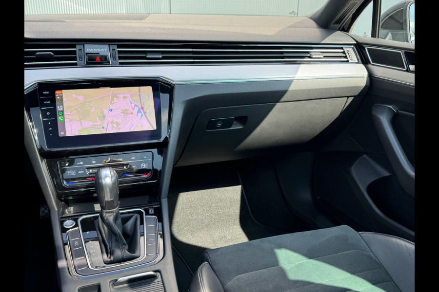 Volkswagen Passat Variant 1.5 TSI * R-Line * Pano dak * Trekhaak * Digi teller * AppleCarPlay *