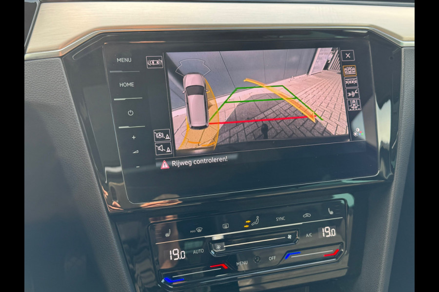 Volkswagen Passat Variant 1.5 TSI * R-Line * Pano dak * Trekhaak * Digi teller * AppleCarPlay *