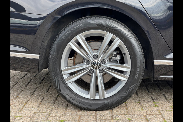 Volkswagen Passat Variant 1.5 TSI * R-Line * Pano dak * Trekhaak * Digi teller * AppleCarPlay *