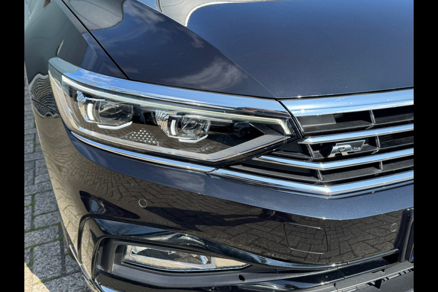Volkswagen Passat Variant 1.5 TSI * R-Line * Pano dak * Trekhaak * Digi teller * AppleCarPlay *