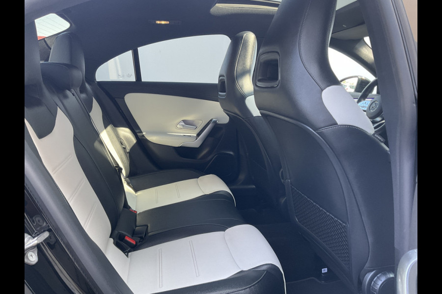 Mercedes-Benz CLA-Klasse 200 164pk Premium Plus AMG Pano.dak Sfeerverl. Stoelverw.