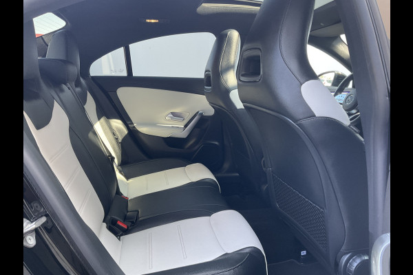Mercedes-Benz CLA-Klasse 200 164pk Premium Plus AMG Pano.dak Sfeerverl. Stoelverw.