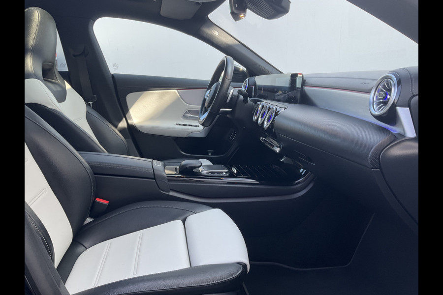 Mercedes-Benz CLA-Klasse 200 164pk Premium Plus AMG Pano.dak Sfeerverl. Stoelverw.