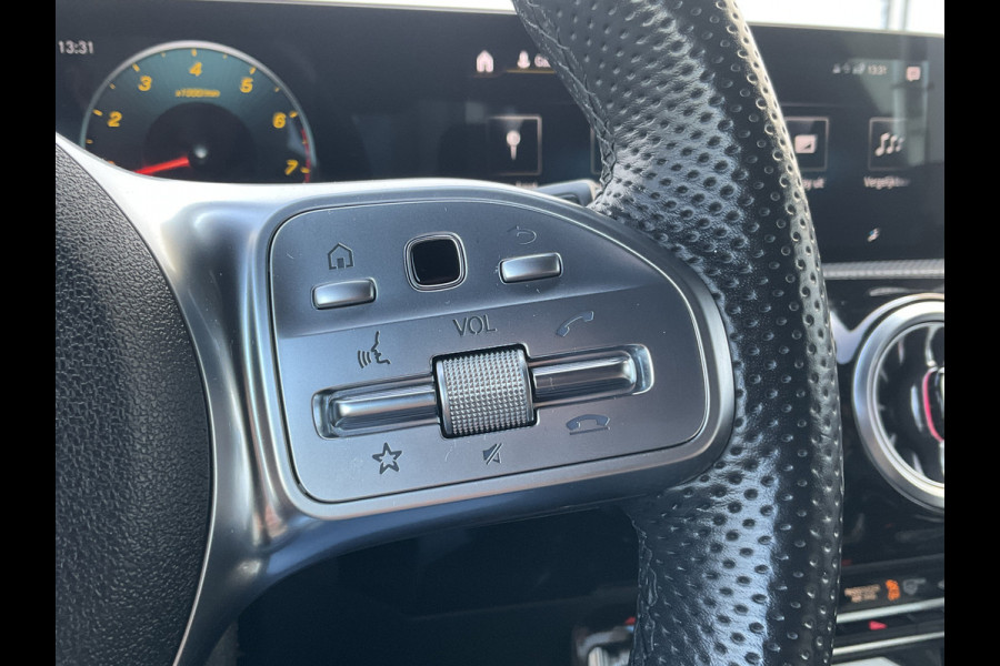 Mercedes-Benz CLA-Klasse 200 164pk Premium Plus AMG Pano.dak Sfeerverl. Stoelverw.