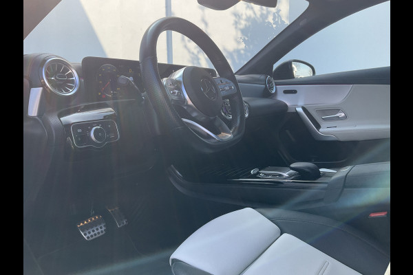 Mercedes-Benz CLA-Klasse 200 164pk Premium Plus AMG Pano.dak Sfeerverl. Stoelverw.