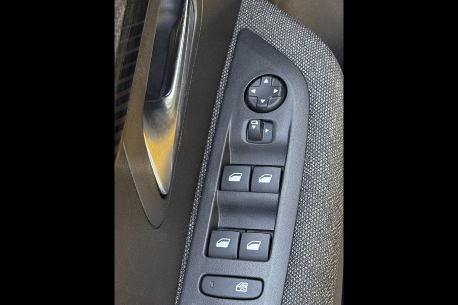 Peugeot 208 1.2 PureTech STYLE Edition - Apple CarPlay Navigatie I LED I PDC I Airco I Sport velgen I Dealer onderhouden