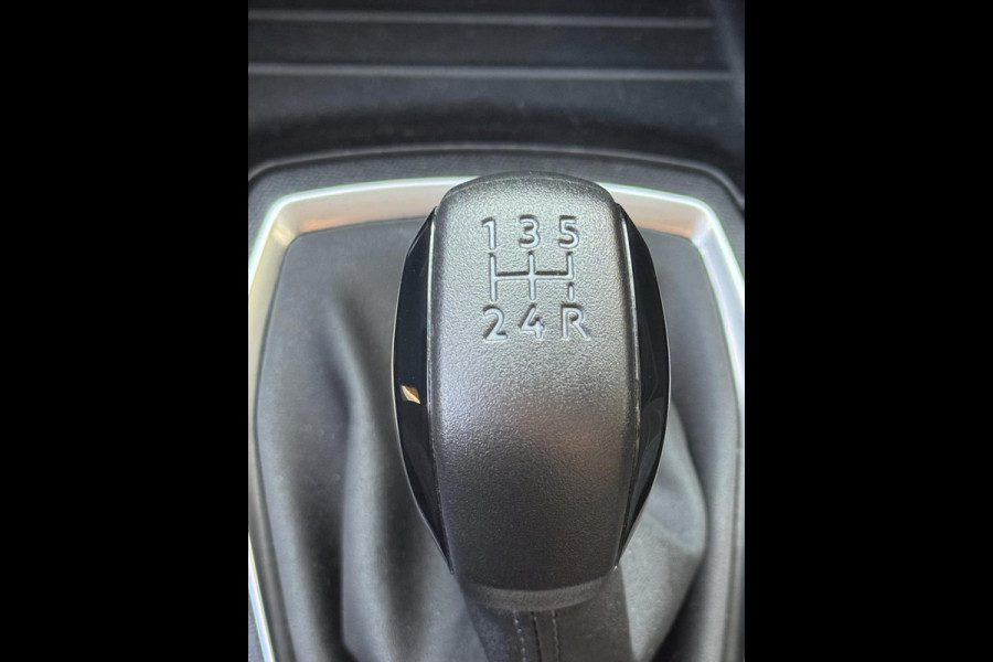 Peugeot 208 1.2 PureTech STYLE Edition - Apple CarPlay Navigatie I LED I PDC I Airco I Sport velgen I Dealer onderhouden