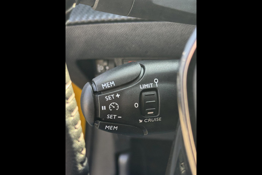 Peugeot 208 1.2 PureTech STYLE Edition - Apple CarPlay Navigatie I LED I PDC I Airco I Sport velgen I Dealer onderhouden