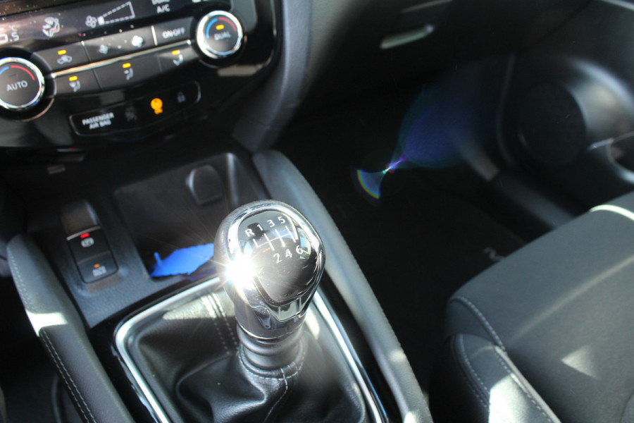 Nissan QASHQAI 1.6 164pk N-Connecta NL-Auto NAP Clima Cruise Navi 360 Camera 18"LMV Trekhaak 1500kg