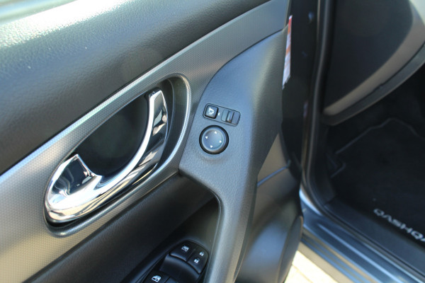 Nissan QASHQAI 1.6 164pk N-Connecta NL-Auto NAP Clima Cruise Navi 360 Camera 18"LMV Trekhaak 1500kg