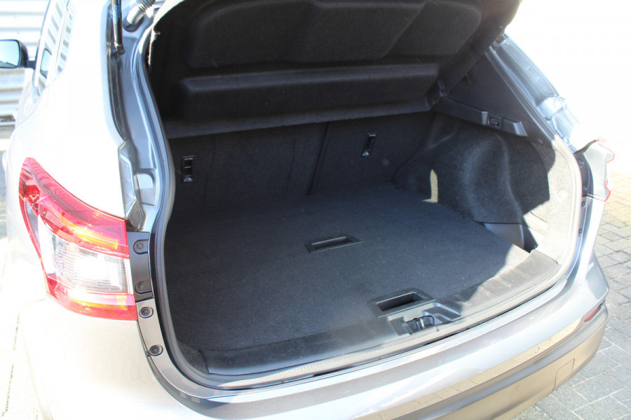 Nissan QASHQAI 1.6 164pk N-Connecta NL-Auto NAP Clima Cruise Navi 360 Camera 18"LMV Trekhaak 1500kg