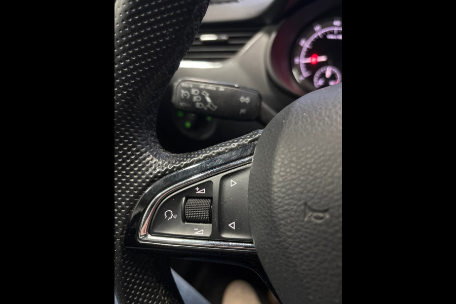 Škoda Octavia Combi 1.0 TSI Greentech Ambition Business Trekhaak, Carplay, Navi, Clima,