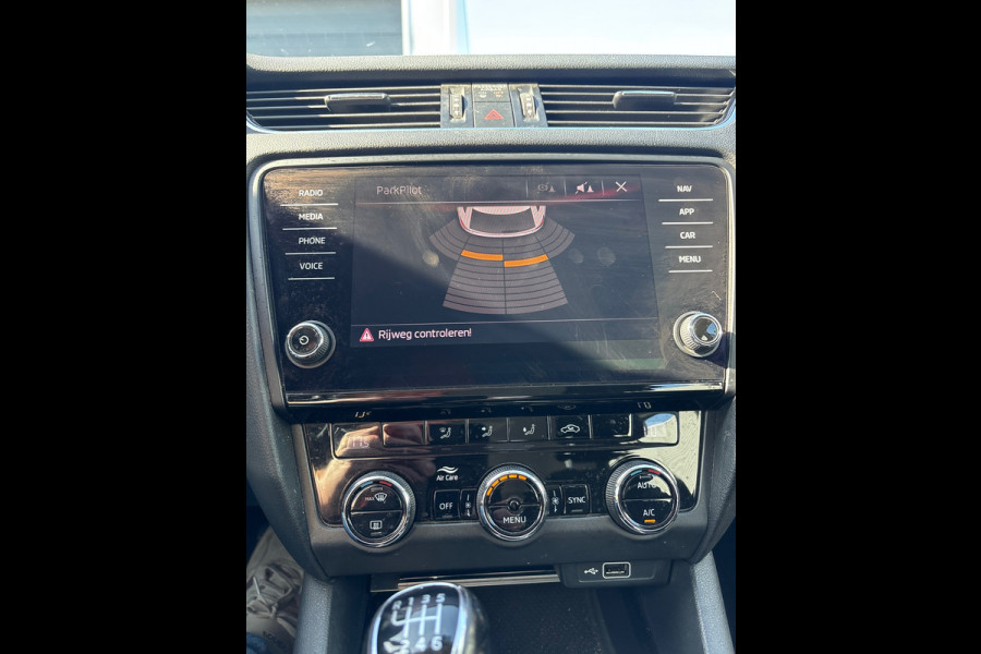 Škoda Octavia Combi 1.0 TSI Greentech Ambition Business Trekhaak, Carplay, Navi, Clima,