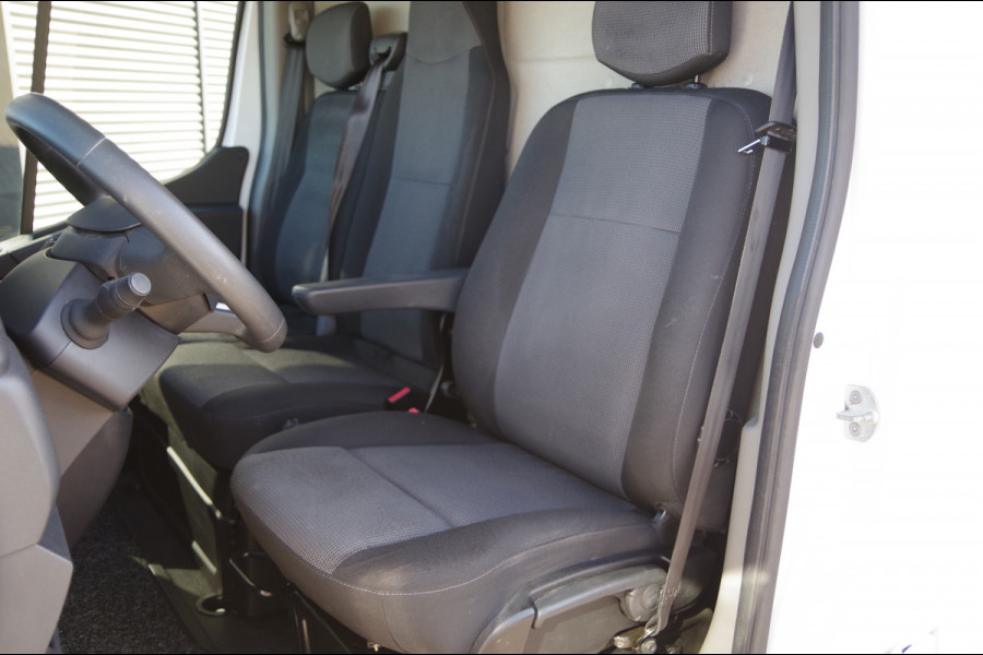 Renault Master T35 2.3 dCi 135PK L2H2 3-ZITS, TREKHAAK, STOELVERW. NAVI, CRUISE, AIRCO, APPLE CARPLAY