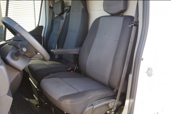 Renault Master T35 2.3 dCi 135PK L2H2 3-ZITS, TREKHAAK, STOELVERW. NAVI, CRUISE, AIRCO, APPLE CARPLAY