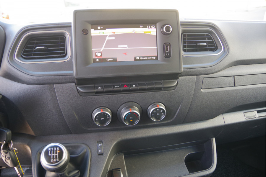 Renault Master T35 2.3 dCi 135PK L2H2 3-ZITS, TREKHAAK, STOELVERW. NAVI, CRUISE, AIRCO, APPLE CARPLAY