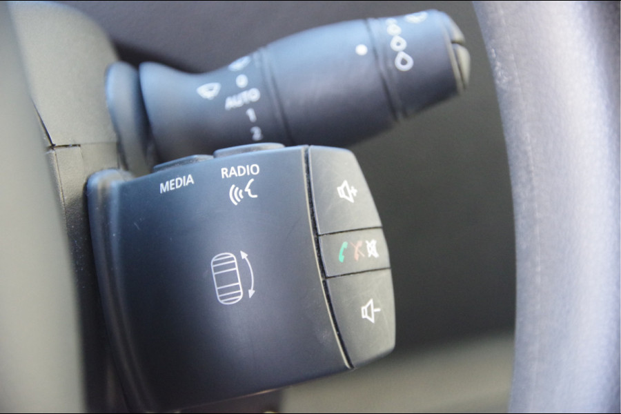 Renault Master T35 2.3 dCi 135PK L2H2 3-ZITS, TREKHAAK, STOELVERW. NAVI, CRUISE, AIRCO, APPLE CARPLAY