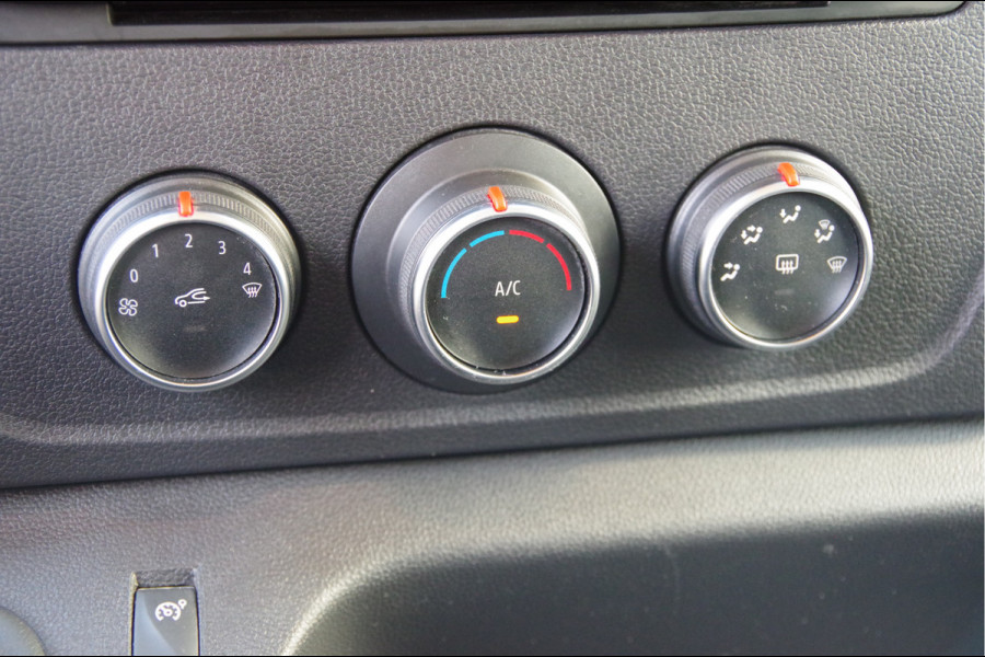 Renault Master T35 2.3 dCi 135PK L2H2 3-ZITS, TREKHAAK, STOELVERW. NAVI, CRUISE, AIRCO, APPLE CARPLAY