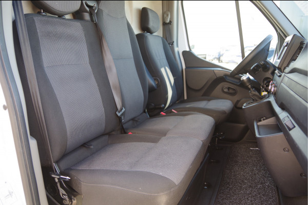 Renault Master T35 2.3 dCi 135PK L2H2 3-ZITS, TREKHAAK, STOELVERW. NAVI, CRUISE, AIRCO, APPLE CARPLAY