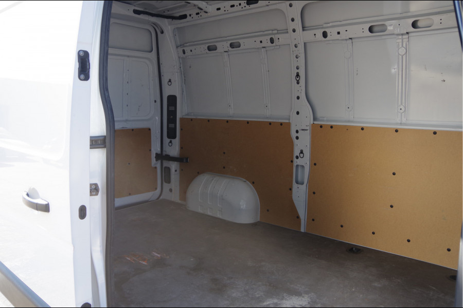 Renault Master T35 2.3 dCi 135PK L2H2 3-ZITS, TREKHAAK, STOELVERW. NAVI, CRUISE, AIRCO, APPLE CARPLAY
