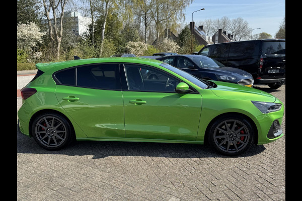 Ford Focus 2.3 EcoBoost ST-X 280pk | Winter Pack | Adaptive cruise control | Sper diff | Head up Display | Camera | AGR-stoelen