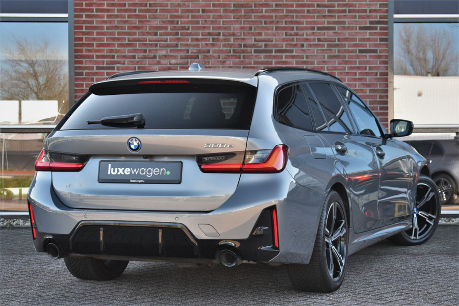BMW 3 Serie Touring 320e M-Sport ACC HUD Sfeer Camera HiFi Stuurverw