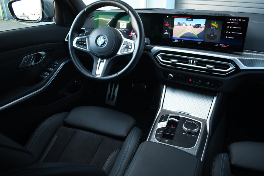 BMW 3 Serie Touring 320e M-Sport ACC HUD Sfeer Camera HiFi Stuurverw