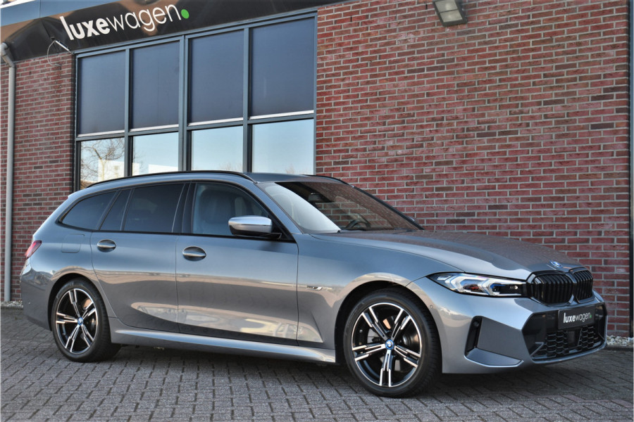 BMW 3 Serie Touring 320e M-Sport ACC HUD Sfeer Camera HiFi Stuurverw