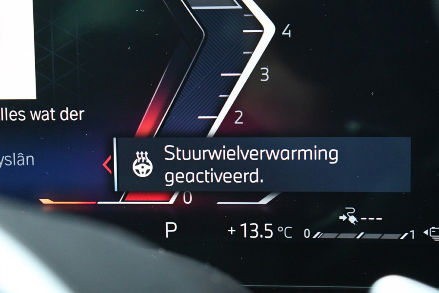 BMW 3 Serie Touring 320e M-Sport ACC HUD Sfeer Camera HiFi Stuurverw