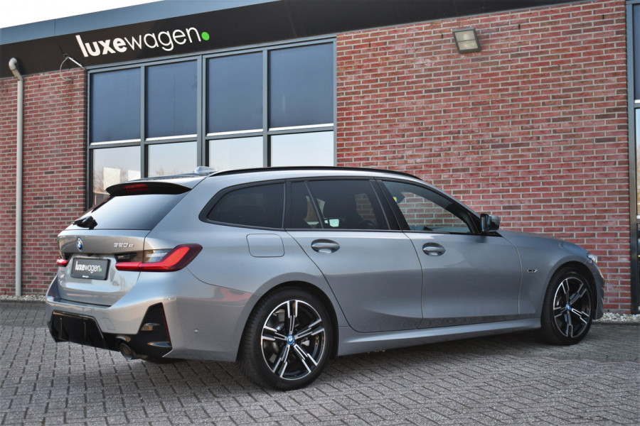BMW 3 Serie Touring 320e M-Sport ACC HUD Sfeer Camera HiFi Stuurverw