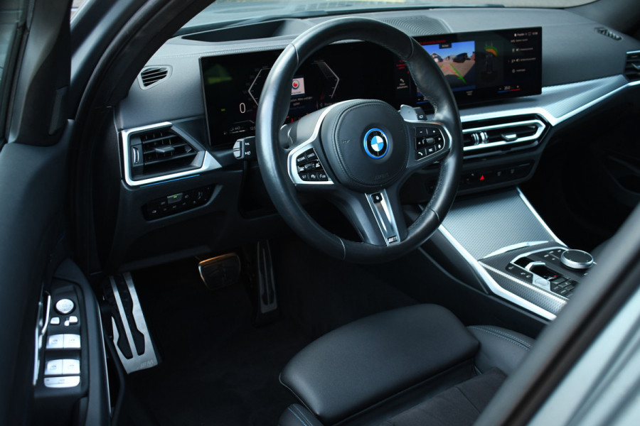 BMW 3 Serie Touring 320e M-Sport ACC HUD Sfeer Camera HiFi Stuurverw