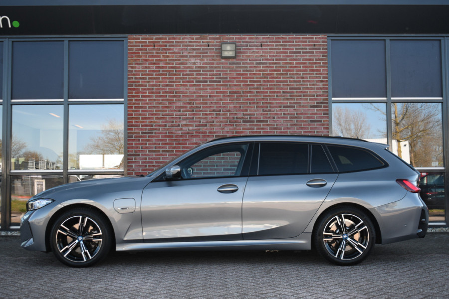 BMW 3 Serie Touring 320e M-Sport ACC HUD Sfeer Camera HiFi Stuurverw
