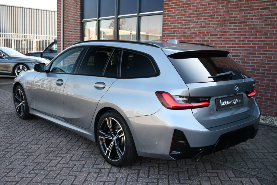 BMW 3 Serie Touring 320e M-Sport ACC HUD Sfeer Camera HiFi Stuurverw