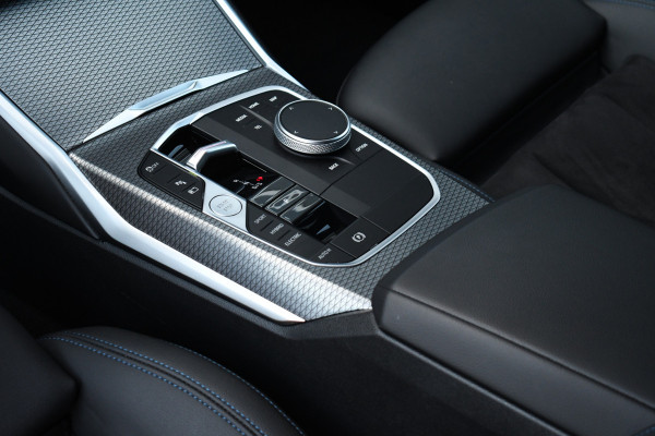 BMW 3 Serie Touring 320e M-Sport ACC HUD Sfeer Camera HiFi Stuurverw