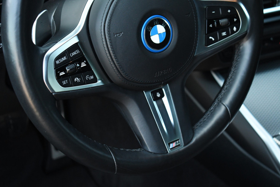 BMW 3 Serie Touring 320e M-Sport ACC HUD Sfeer Camera HiFi Stuurverw