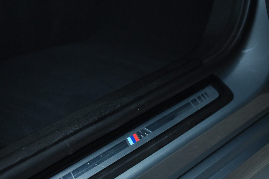 BMW 3 Serie Touring 320e M-Sport ACC HUD Sfeer Camera HiFi Stuurverw