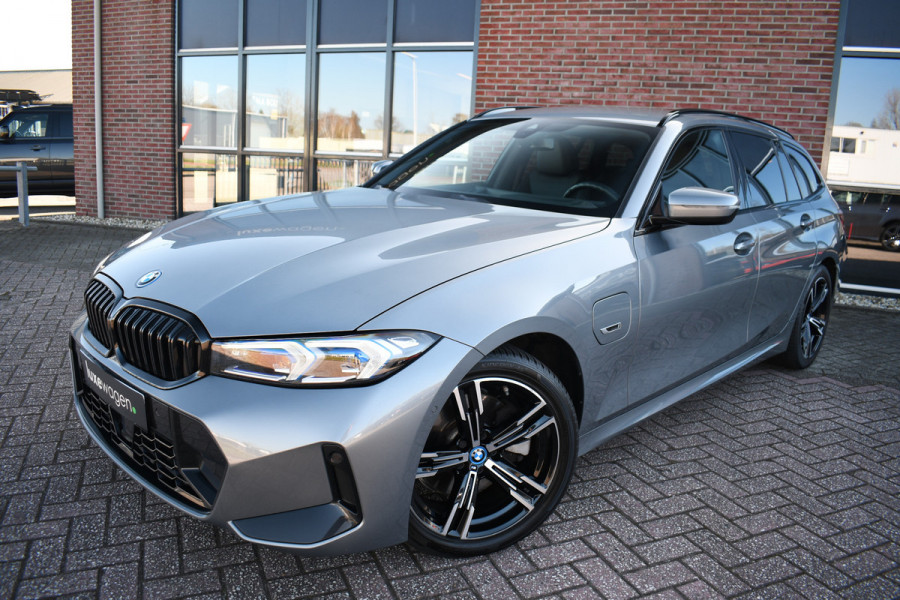 BMW 3 Serie Touring 320e M-Sport ACC HUD Sfeer Camera HiFi Stuurverw