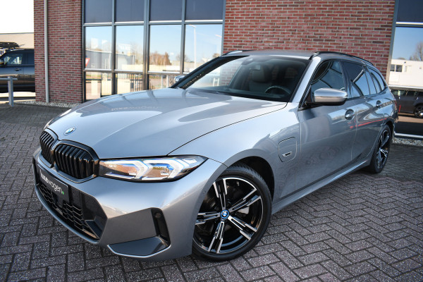 BMW 3 Serie Touring 320e M-Sport ACC HUD Sfeer Camera HiFi Stuurverw