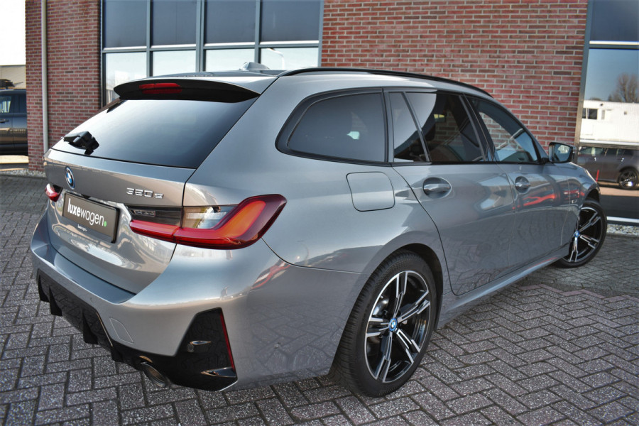 BMW 3 Serie Touring 320e M-Sport ACC HUD Sfeer Camera HiFi Stuurverw