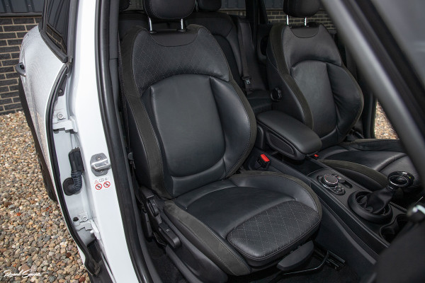 MINI Countryman 2.0 Cooper S E ALL4 Chili | Panorama | Adaptieve cruise | Harman/Kardon | Sfeer verlichting